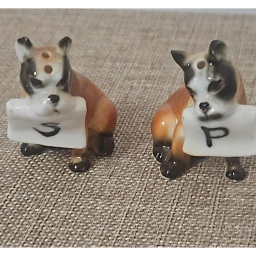 Pair of vintage Boxer dog salt and pepper shakers. - Picture 4 of 5